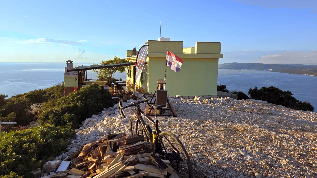 Planinarski dom na Osoršćici, tri kilometra prije Televrine